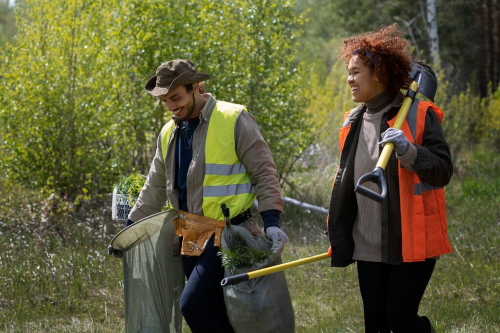 Des salariés heureux après un séminaire éco-responsable.