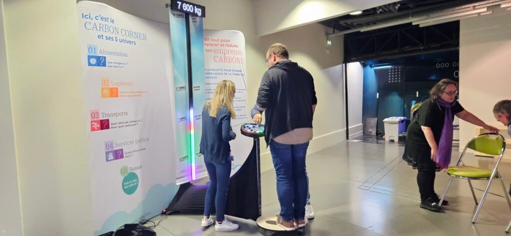 Le Carbon Corner, un pupitre interactif pour mesurer son empreinte carbone - ludique, visuel, intuitif, rapide