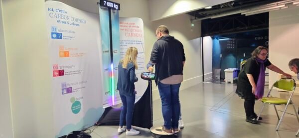 Le Carbon Corner, un pupitre interactif pour mesurer son empreinte carbone - ludique, visuel, intuitif, rapide